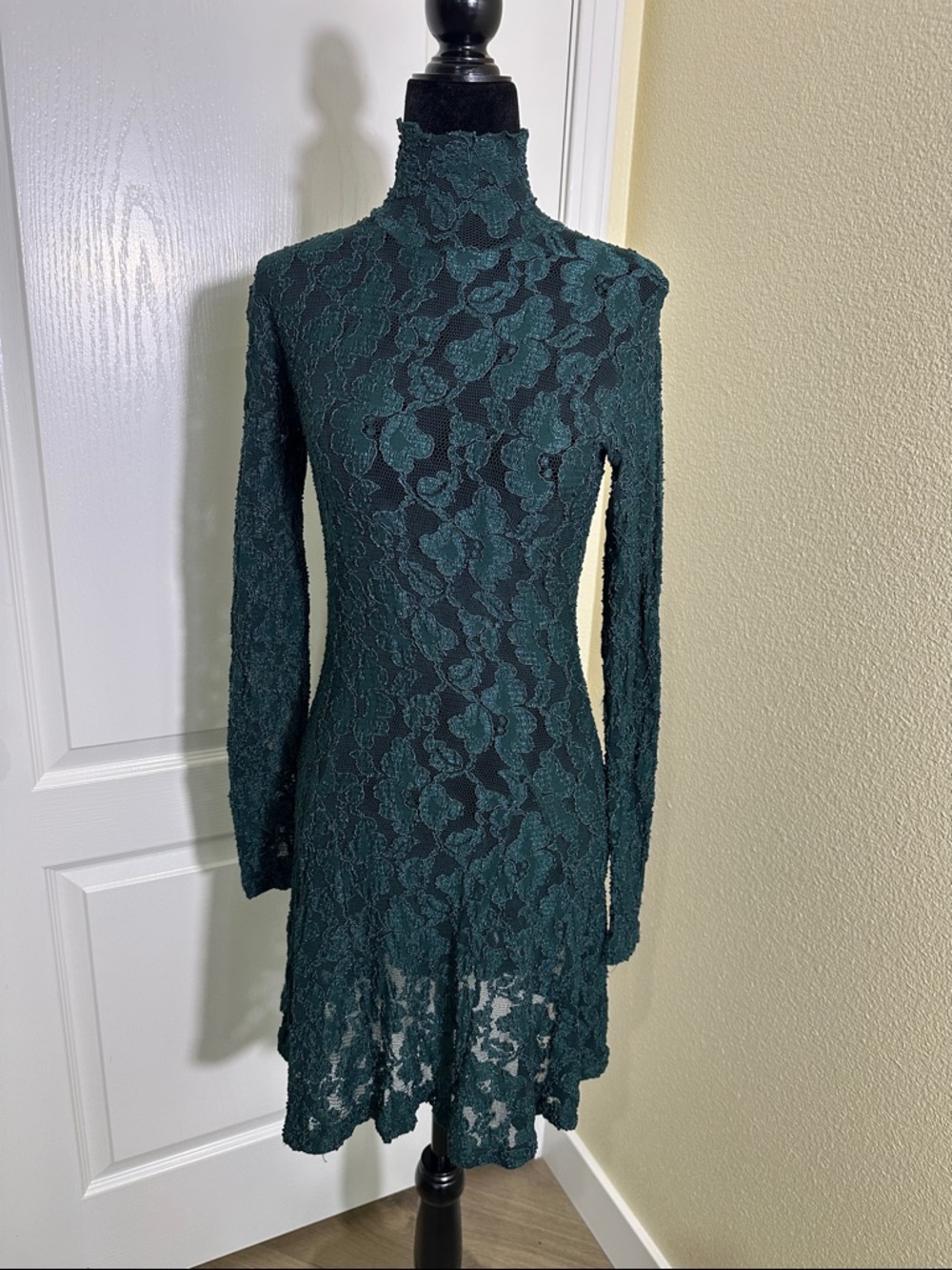 Betsey Johnson Dark Green Sheer Lace Long Sleeve Mock Neck Dress. Small